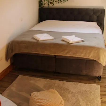 Dimis-apartment アパート